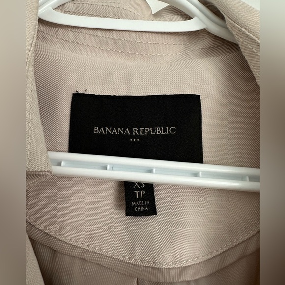 Sleeveless trench / wrap dress - Picture 3 of 3